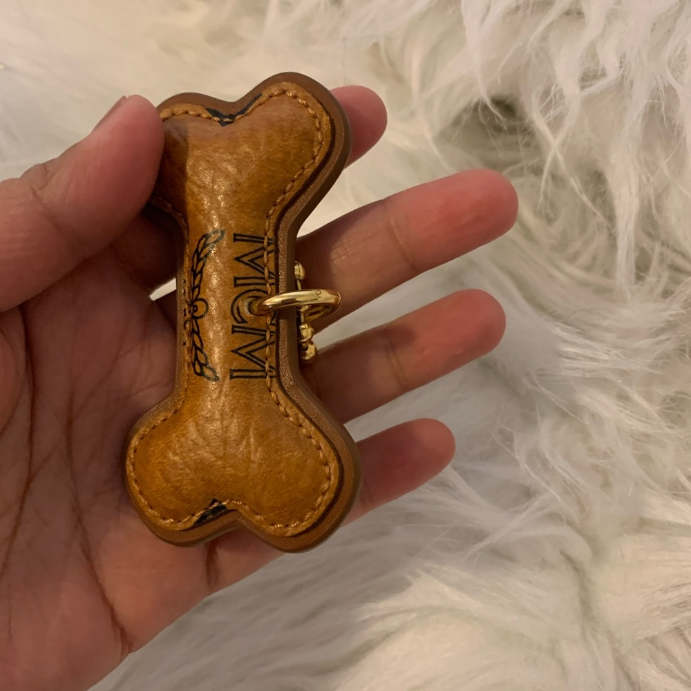 Mcm Dog Charm - Picture 5 of 6